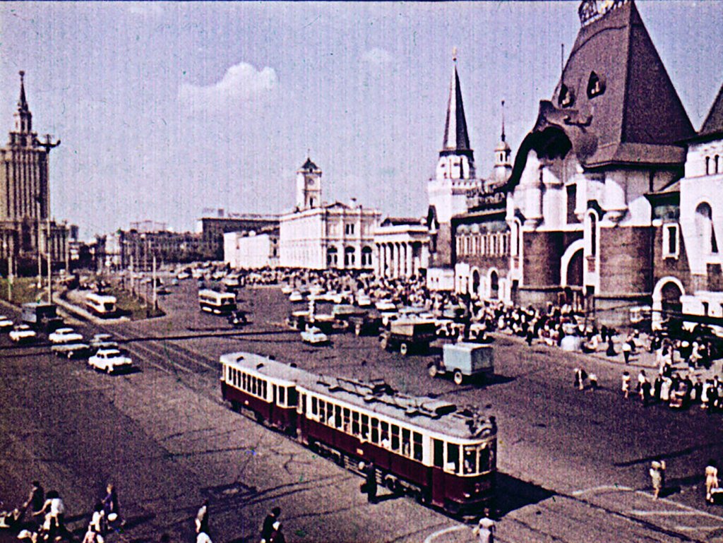 Кадр 4 диафильма «Москва и москвичи»