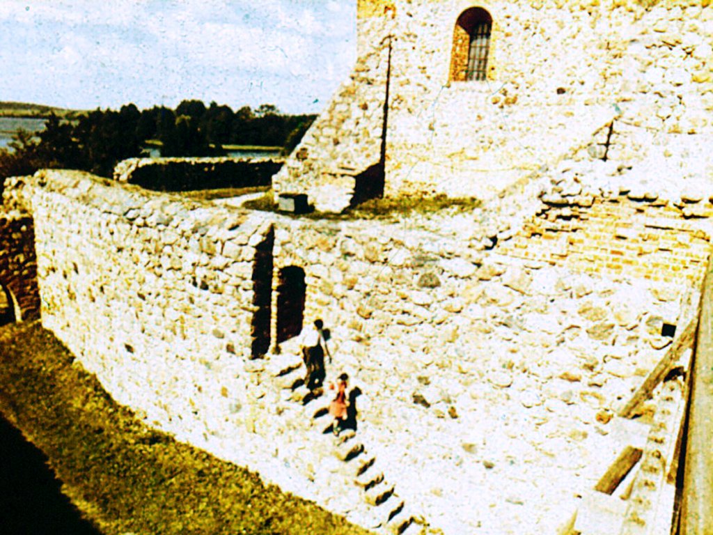 Кадр 7 диафильма «Тракайский замок»